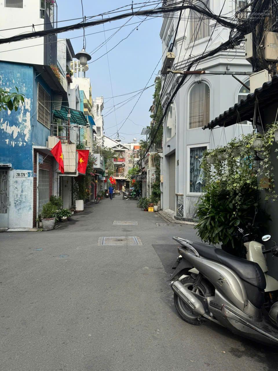 **Bán nhà HXH Lê Văn Sỹ ** phường 1 Tân Bình (6x15) 10PN dòng tiền