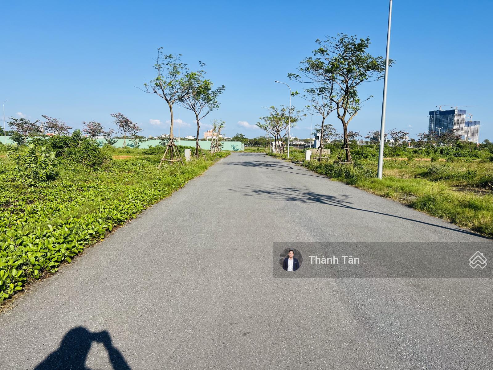 Đất FPT trục đường 26m hướng Đông - Đối diện đại học FPT