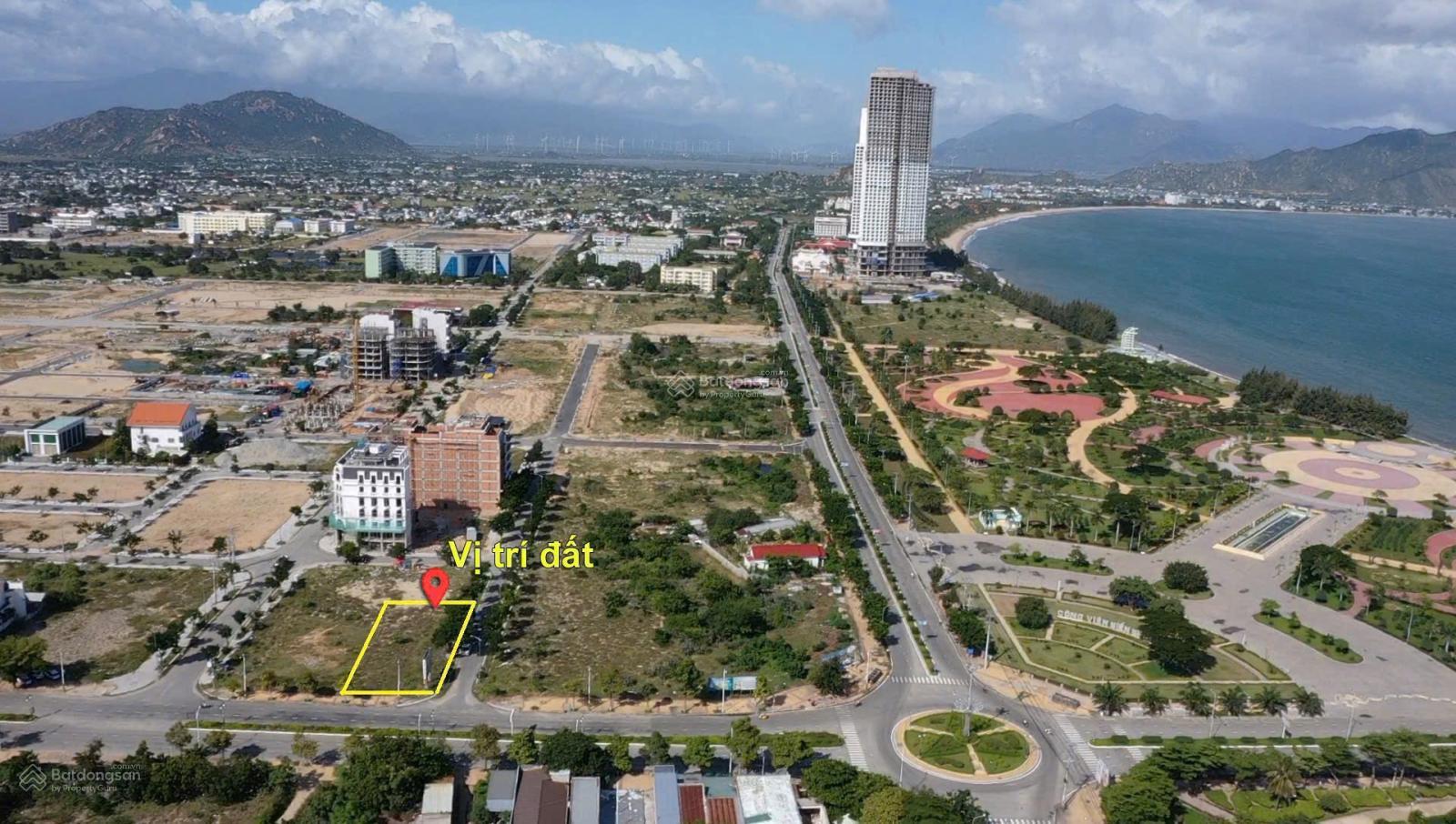 Bán lô góc thổ cư 408m2, mặt tiền 16/4, ngay vòng xoay công viên biển Bình Sơn, 85tr/m2 cực đẹp