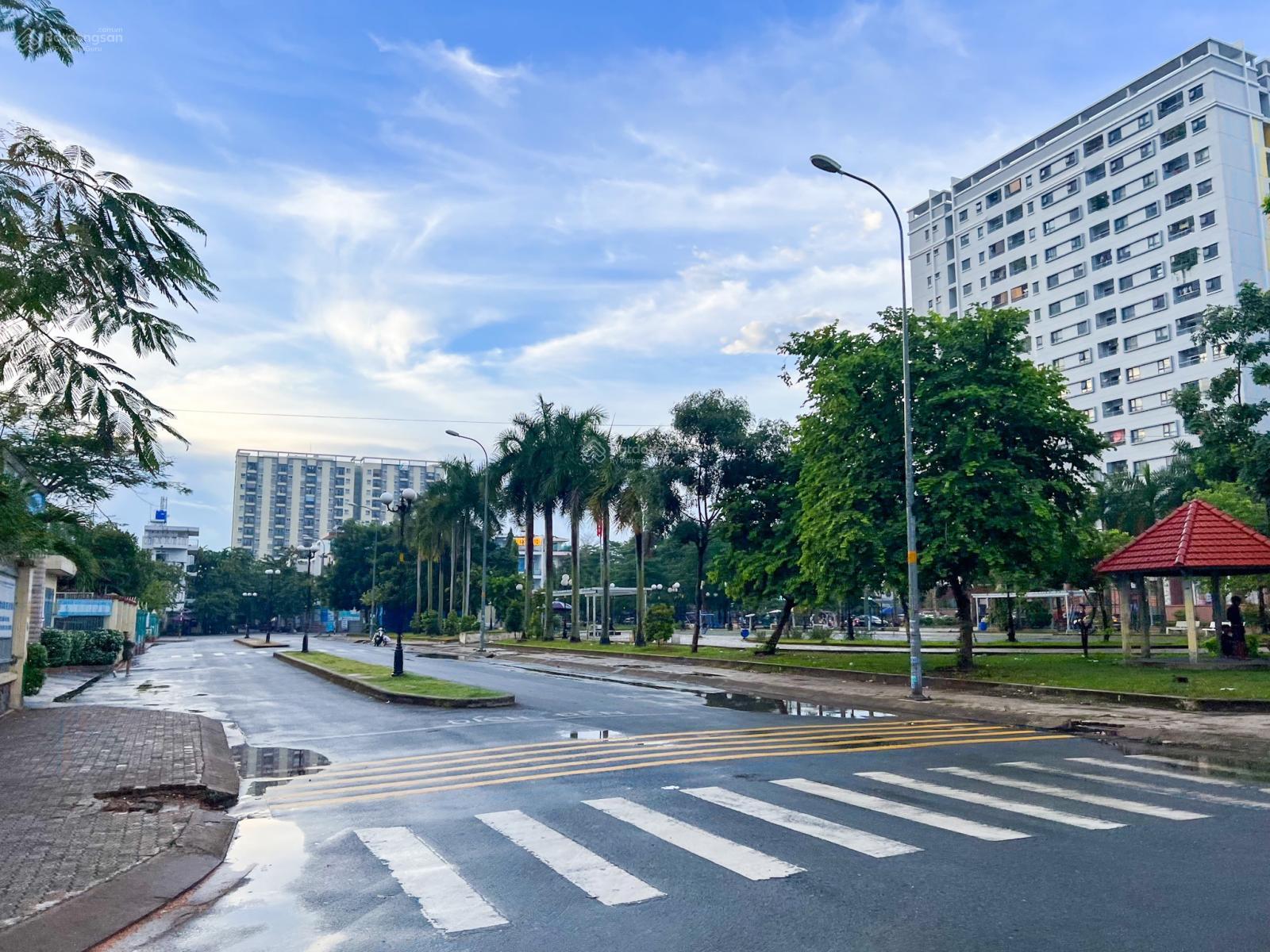 Bán nhà riêng Tặng FULL nội thất 76m2, 3PN, 2WC, pháp lý đầy đủ - vị trí kế bên chợ Linh Trung