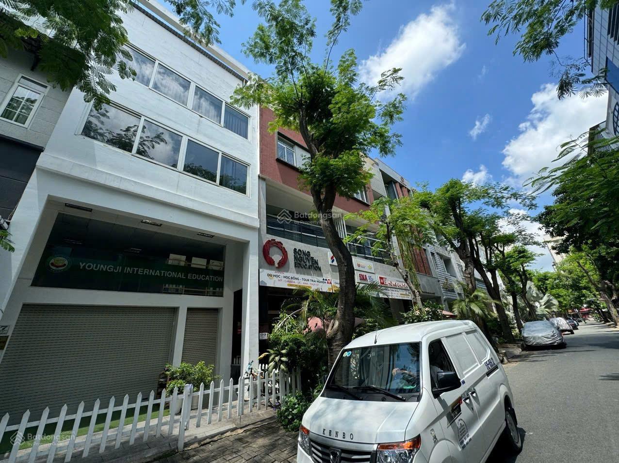 Bán nhà phố tại Phú Mỹ Hưng, sát chung cư sky garden , giá cực tốt Bán nhà phố tại Phú Mỹ Hưng, sát chung cư sky garden , giá cực tốt