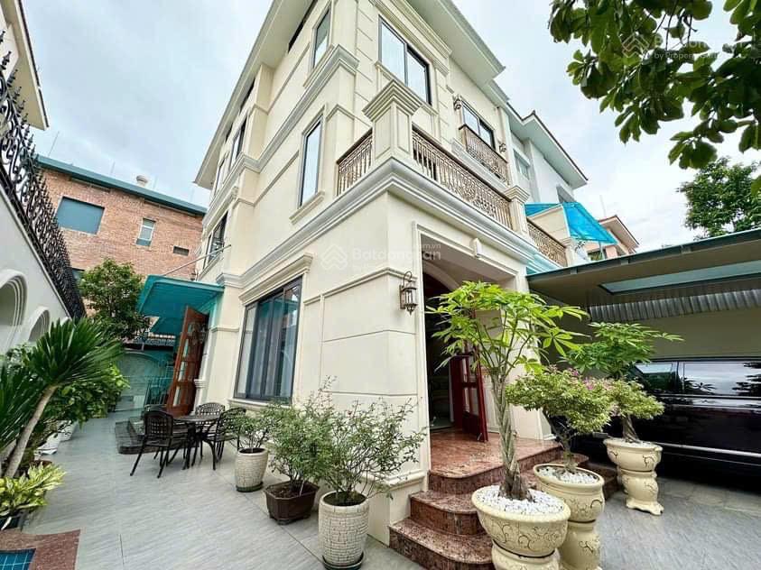 Bán Biệt Thự Song Lập Mỹ Hoàng MT đường Phạm Thái Bường - PMH - Quận 7. GIÁ BÁN: 80 Tỷ - DT: 210m2