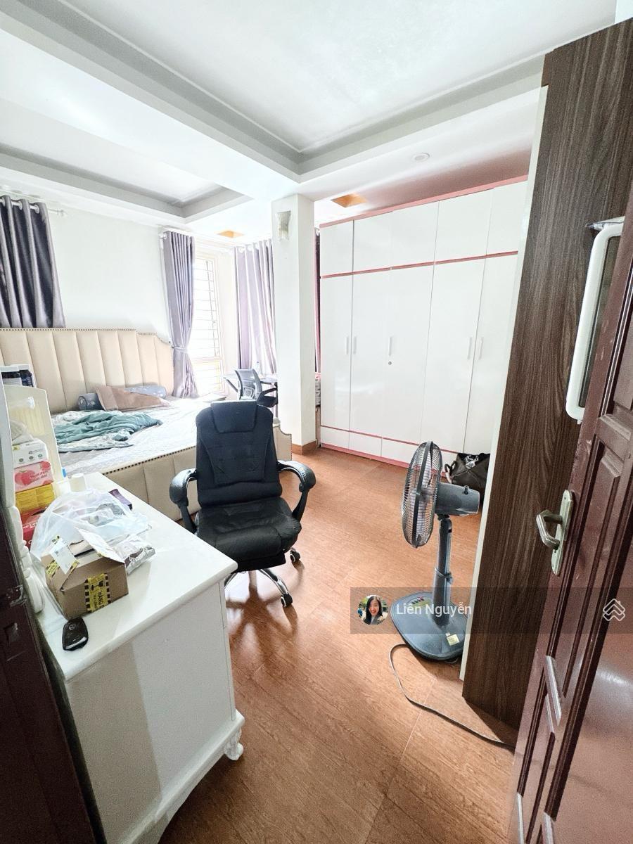 Bán nhà phố Lê Đại Hành, 90m2, 4 tầng, mặt tiền 9.6m, 25.3 tỷ, ngõ rộng thoáng, ở sướng