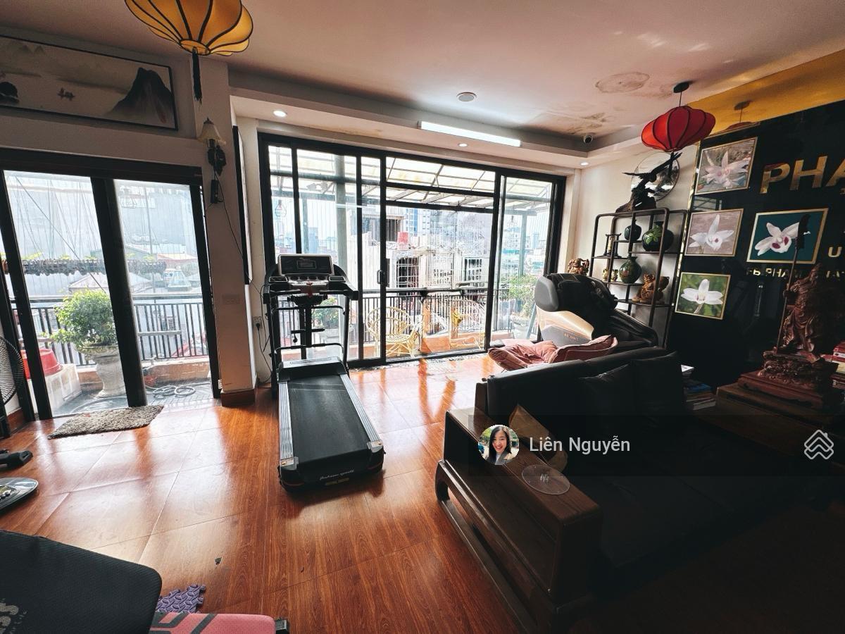 Bán nhà phố Lê Đại Hành, 90m2, 4 tầng, mặt tiền 9.6m, 25.3 tỷ, ngõ rộng thoáng, ở sướng