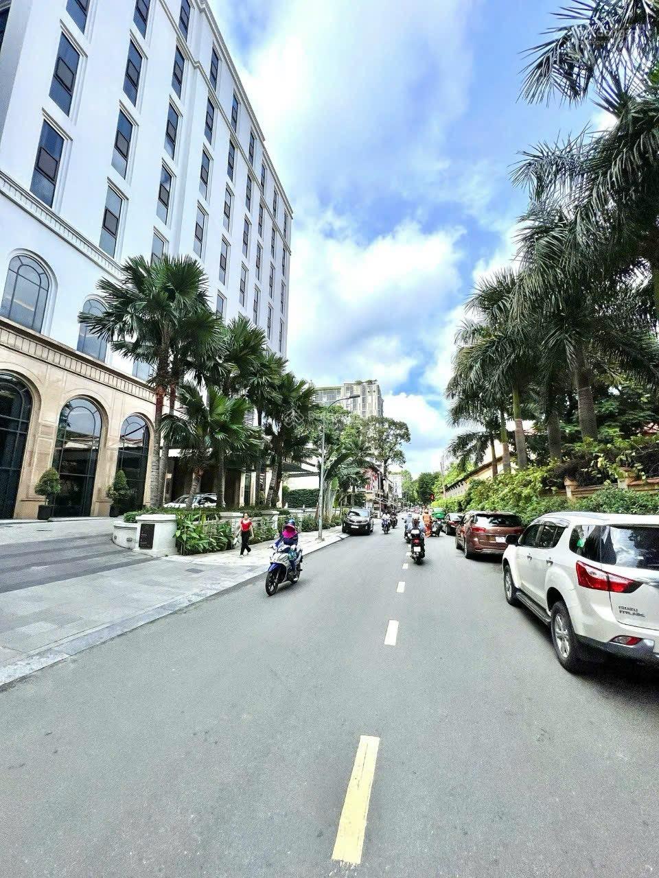 Siêu tốt ! mặt tiền rộng 13m. Điện Biên Phủ, Võ Thị Sáu, Quận 3, 250m2, vuông vức chỉ 99tỷ. Hot !