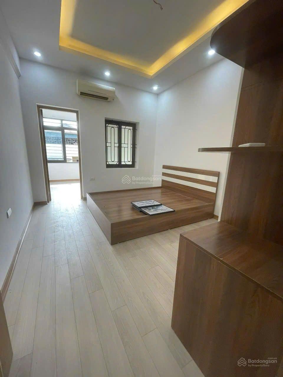 Bán Căn Hộ Tập Thể Phố Chùa Bộc, Thái Hà, 70m2 sử dụng, 3PN, 2wc, Sổ Đỏ CC, NT ở ngay, 5.3 tỷ