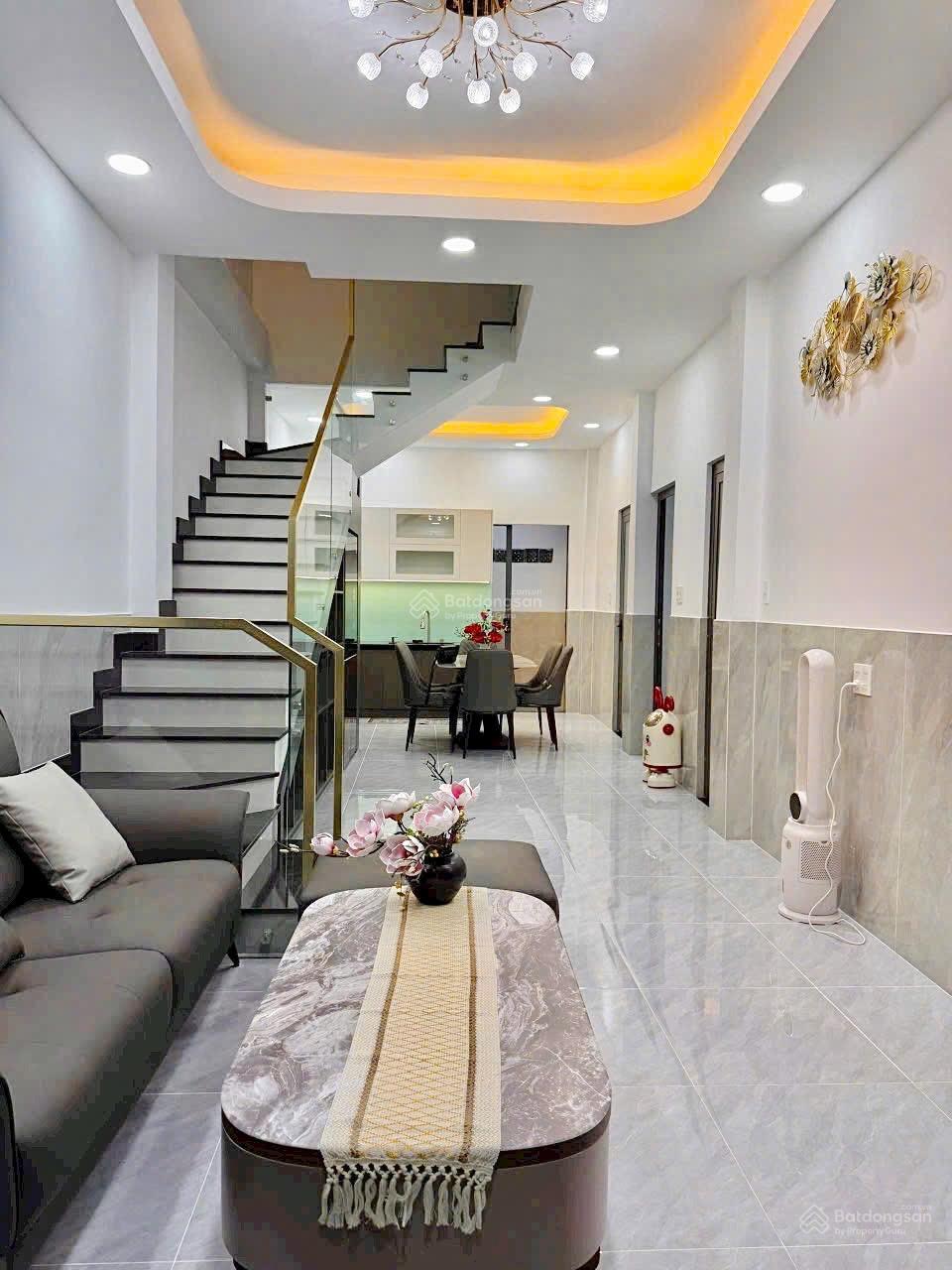 Nhà Đẹp Sân Vườn Full NT, Nguyễn Văn Quỳ Q7, 2 Tầng, 7Tỷ2 TL