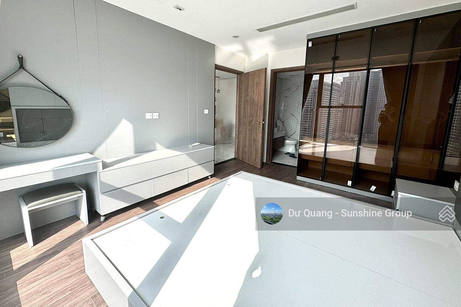 Bán căn 2 ngủ - Sunshine City-View nội khu - 72.7m2 (có bồn tắm) - Tầng trung. Giá: 8,5 tỷ full đồ