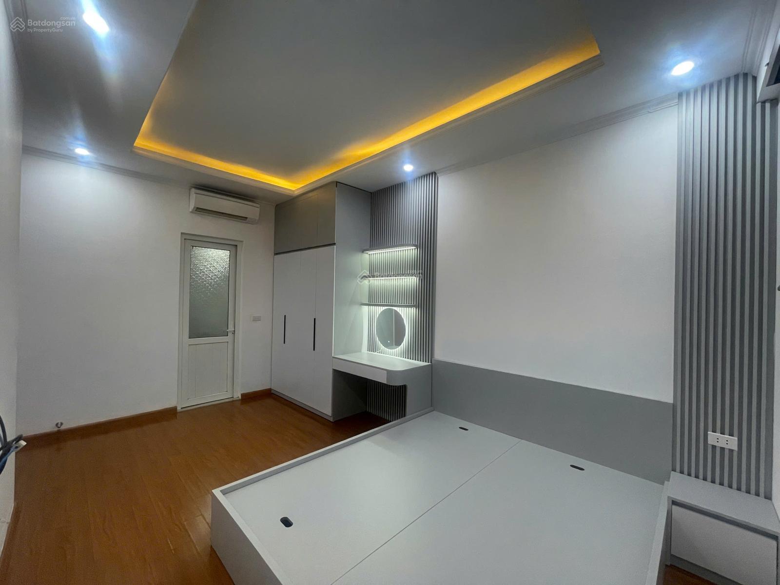 Cần bán chung cư căn 76,3m2 tầng trung, hướng Đông Nam