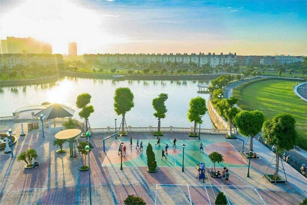 Cần bán chung cư căn 76,3m2 tầng trung, hướng Đông Nam