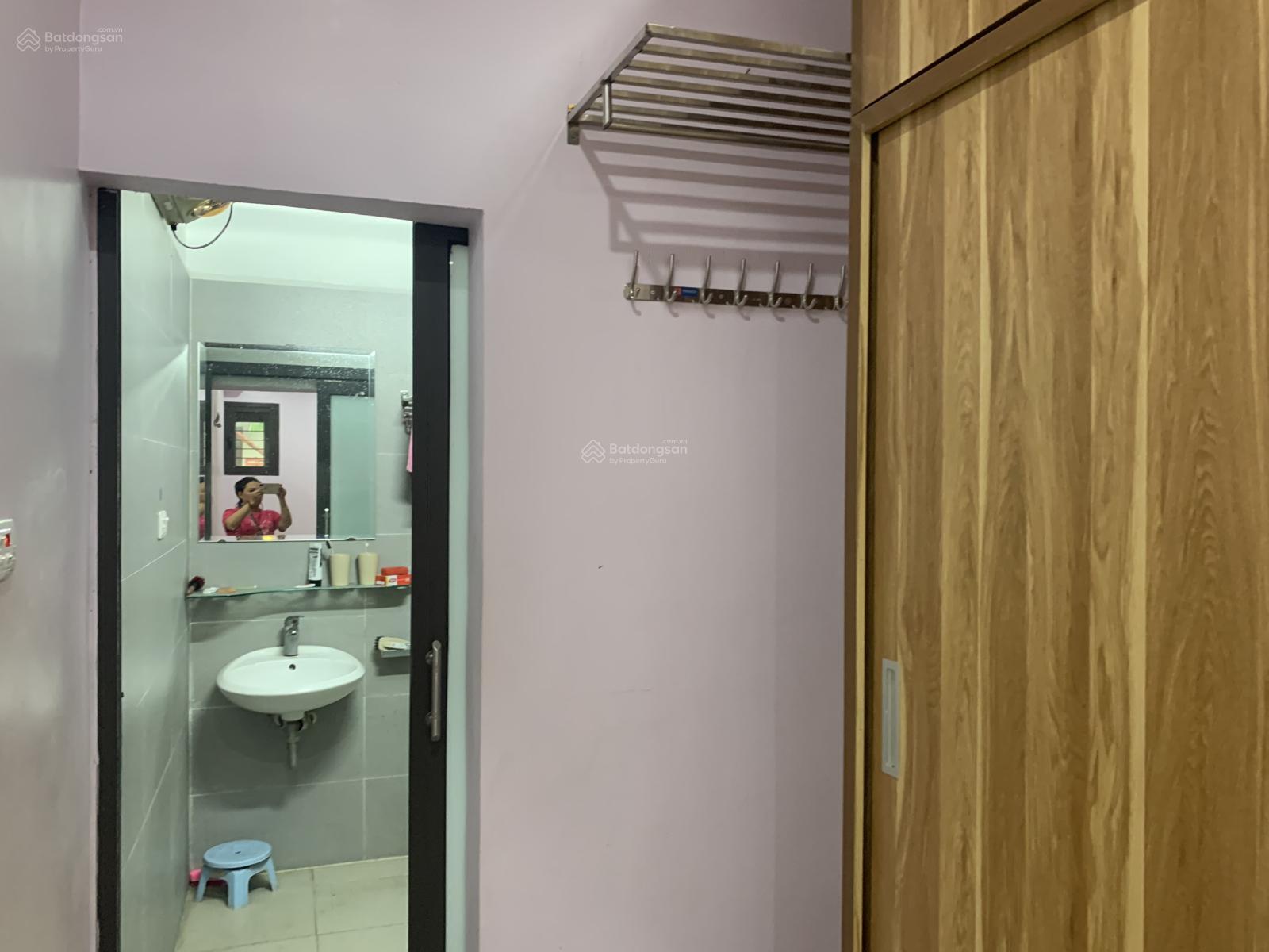 Cho thuê TT tầng 1 đẹp Ngõ đường Lương Khánh Thiện, ô tô đỗ cửa Dt 70m2, 2 ngủ , gđ ở, KD, 9.5tr