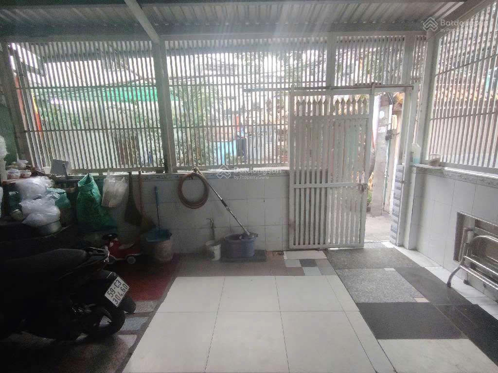 Nhà 165/ Tôn Thất Thuyết, Q4, P15, 66.4m2, 2 tầng 4PN, sân đậu 6 xe, giá 4.8 tỷ Nhà 165/ Tôn Thất Thuyết, Q4, P15, 66.4m2, 2 tầng 4PN, sân đậu 6 xe, giá 4.8 tỷ