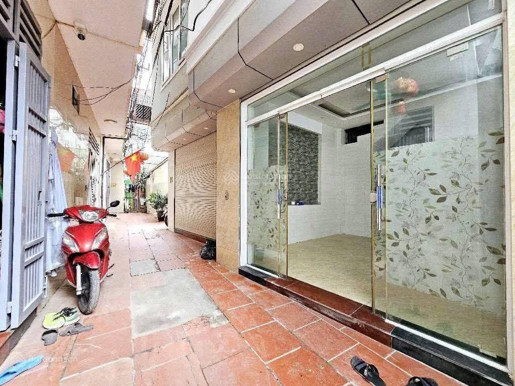 Nhà cực đẹp phố Hoàng Mai, Diện tích 38m2, 5 tầng, mặt tiền 4.4m, ngõ rộng gần phố, chỉ 7.48 tỷ