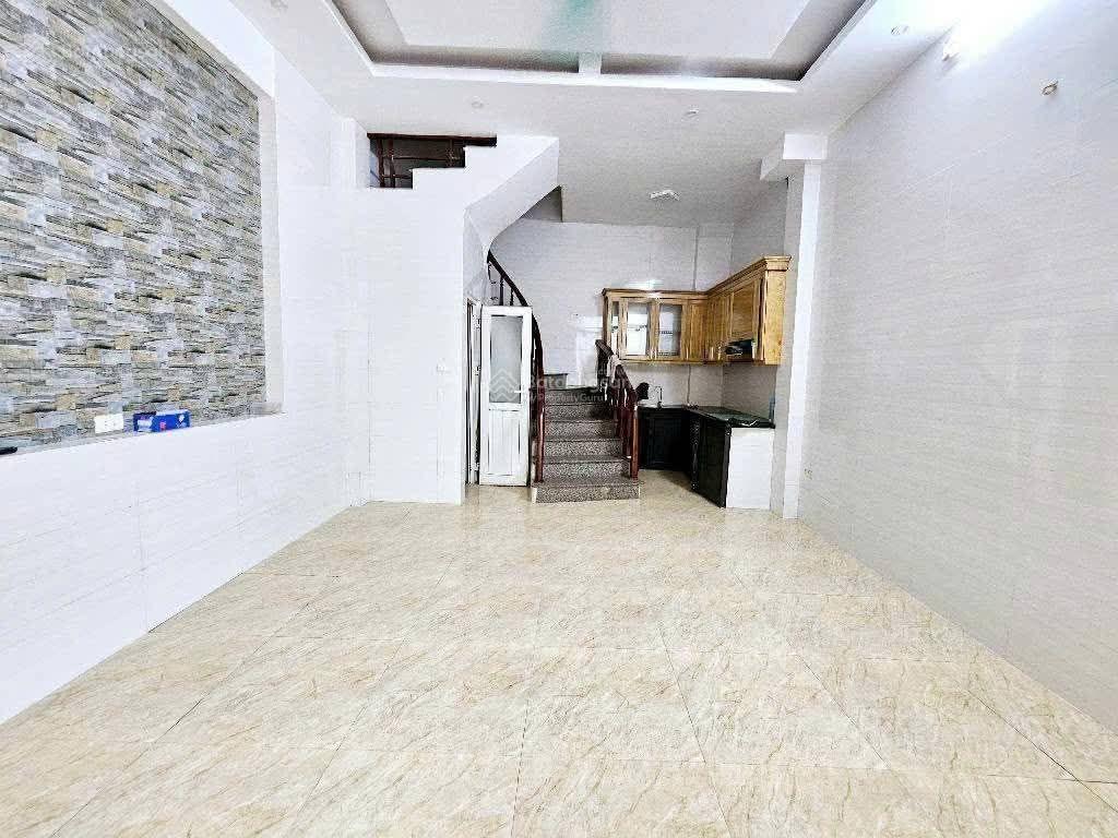 Nhà cực đẹp phố Hoàng Mai, Diện tích 38m2, 5 tầng, mặt tiền 4.4m, ngõ rộng gần phố, chỉ 7.48 tỷ