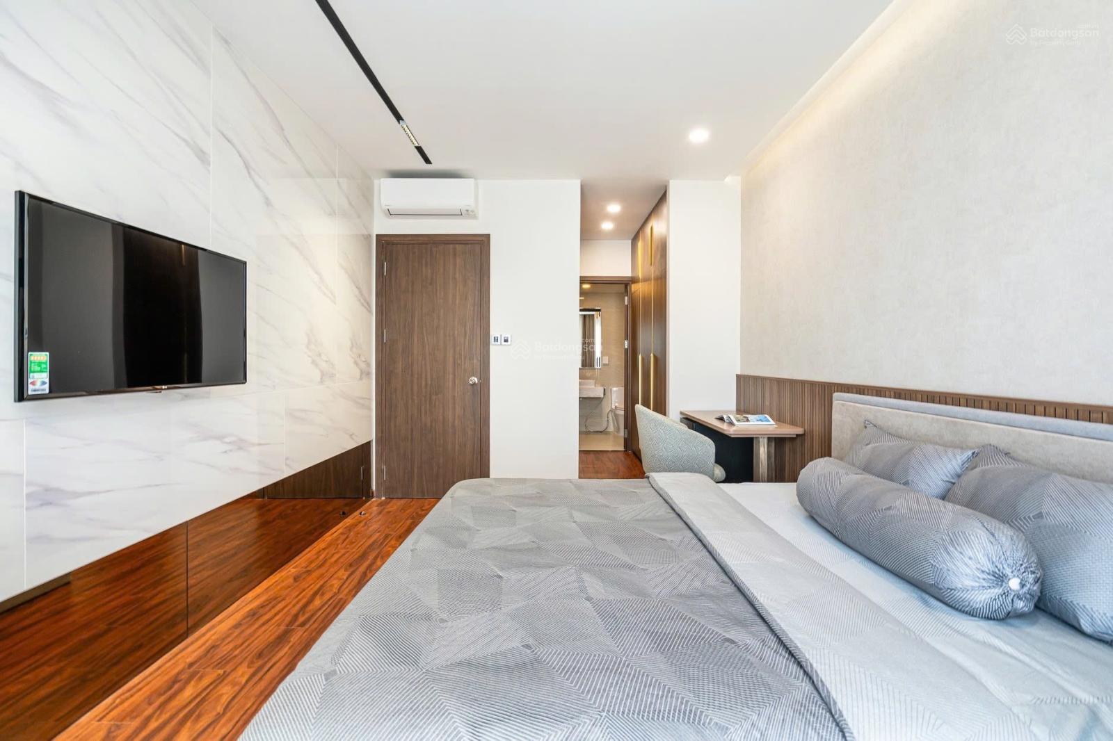 Cần bán căn hộ cao cấp đối diện Ngân hàng nhà nước, Saigon Royal - Bến Vân Đồn.LH: 0909 024 ***