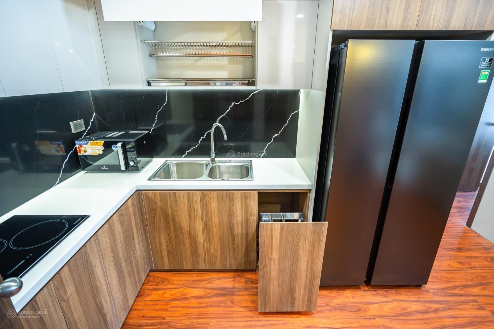 Cần bán căn hộ cao cấp đối diện Ngân hàng nhà nước, Saigon Royal - Bến Vân Đồn.LH: 0909 024 ***