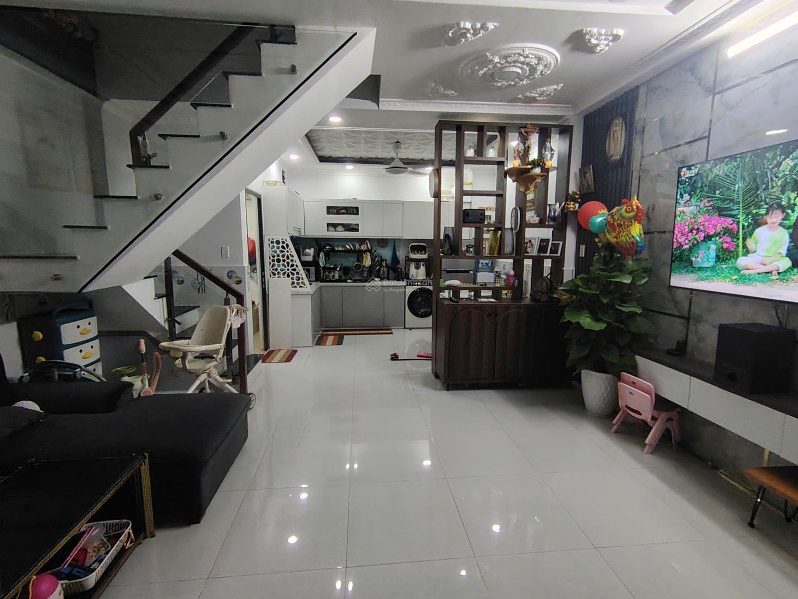 Nhà đúc 2 tầng Huỳnh Tấn Phát Nhà Bè, 5x9m, hoàn công đủ, KDC hiện hữu, giá 4.6 tỷ Nhà đúc 2 tầng Huỳnh Tấn Phát Nhà Bè, 5x9m, hoàn công đủ, KDC hiện hữu, giá 4.6 tỷ