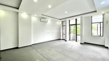 Cho thuê văn phòng 35m2 có ban công, máy lạnh, lối đi riêng biệt. Giá chỉ 6.5 triệu/th