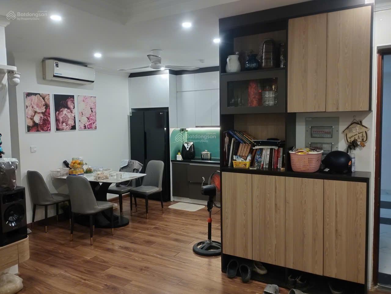 Chính chủ bán căn 3PN tầng trung dt: 82m2 chung cư Eurowindow tòa River nội thất full, giá: 5,5tỷ Chính chủ bán căn 3PN tầng trung dt: 82m2 chung cư Eurowindow tòa River nội thất full, giá: 5,5tỷ