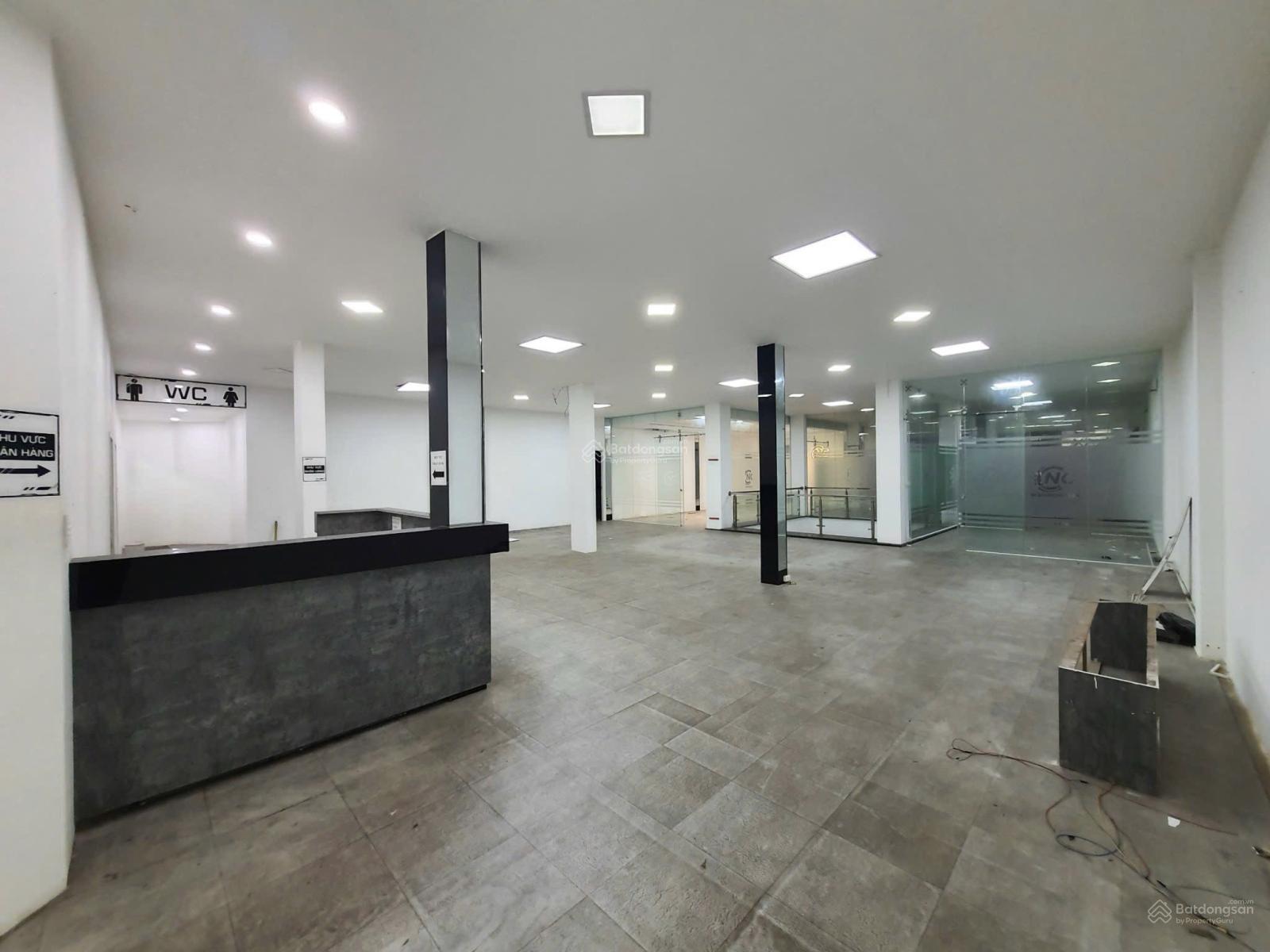 Cho thuê Nhà mặt phố Xuân Thuỷ, Diện tích 120m2 x 5 tầng, Mặt tiền 4,5m, thang máy