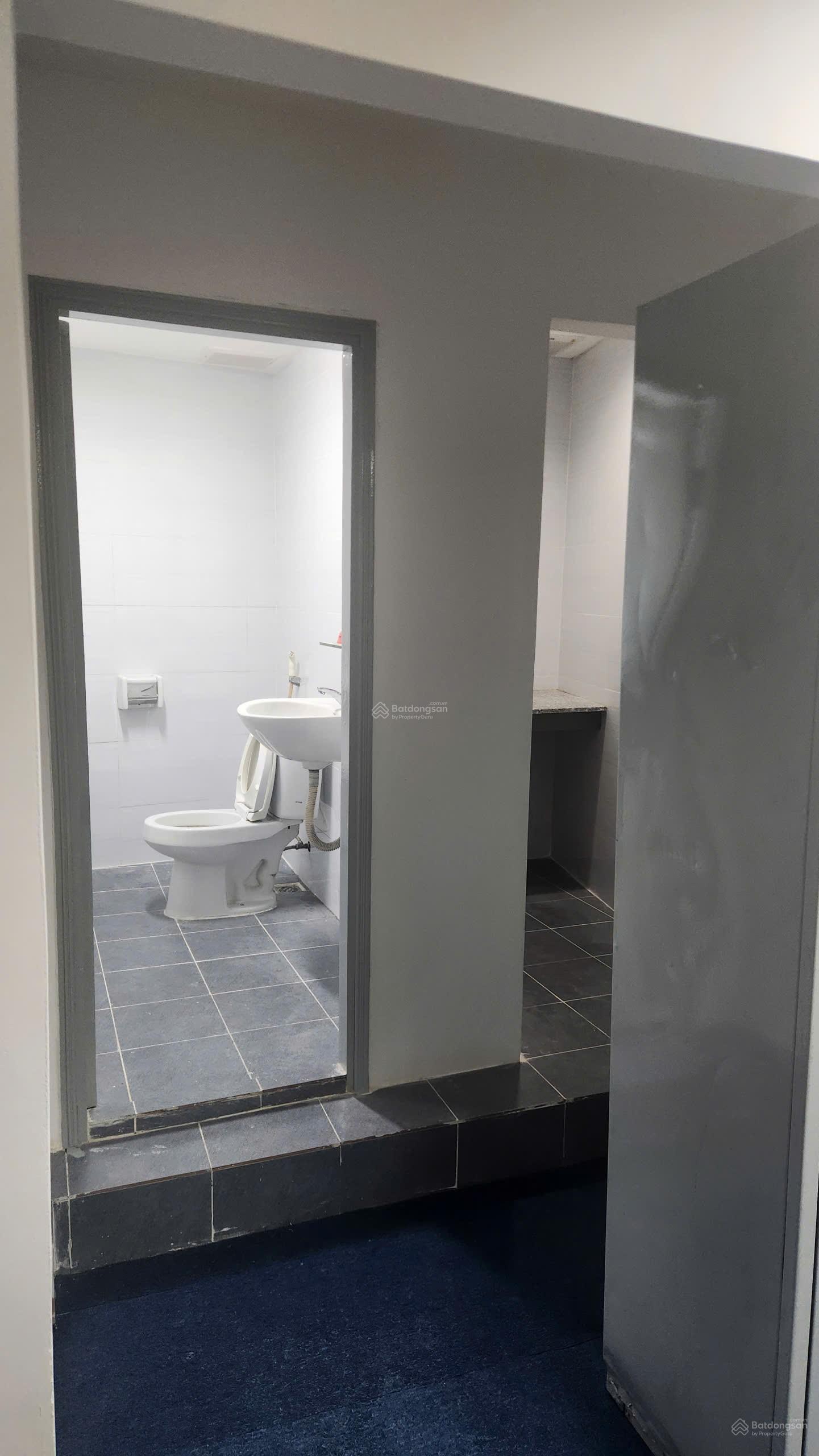 Cho thuê gấp nhà mặt phố Lê Lợi, 450m2, 180 triệu VND tại Bến Thành, Quận 1, TP.HCM