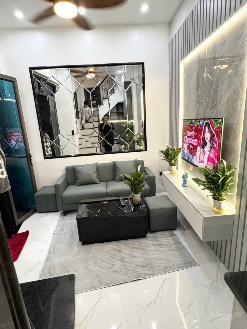 Nhà cực đẹp phố Văn Chương, Đống Đa. Diện tích 16n2, 4 tầng, lô góc cách phổ chỉ 20m, giá 3.9 tỷ