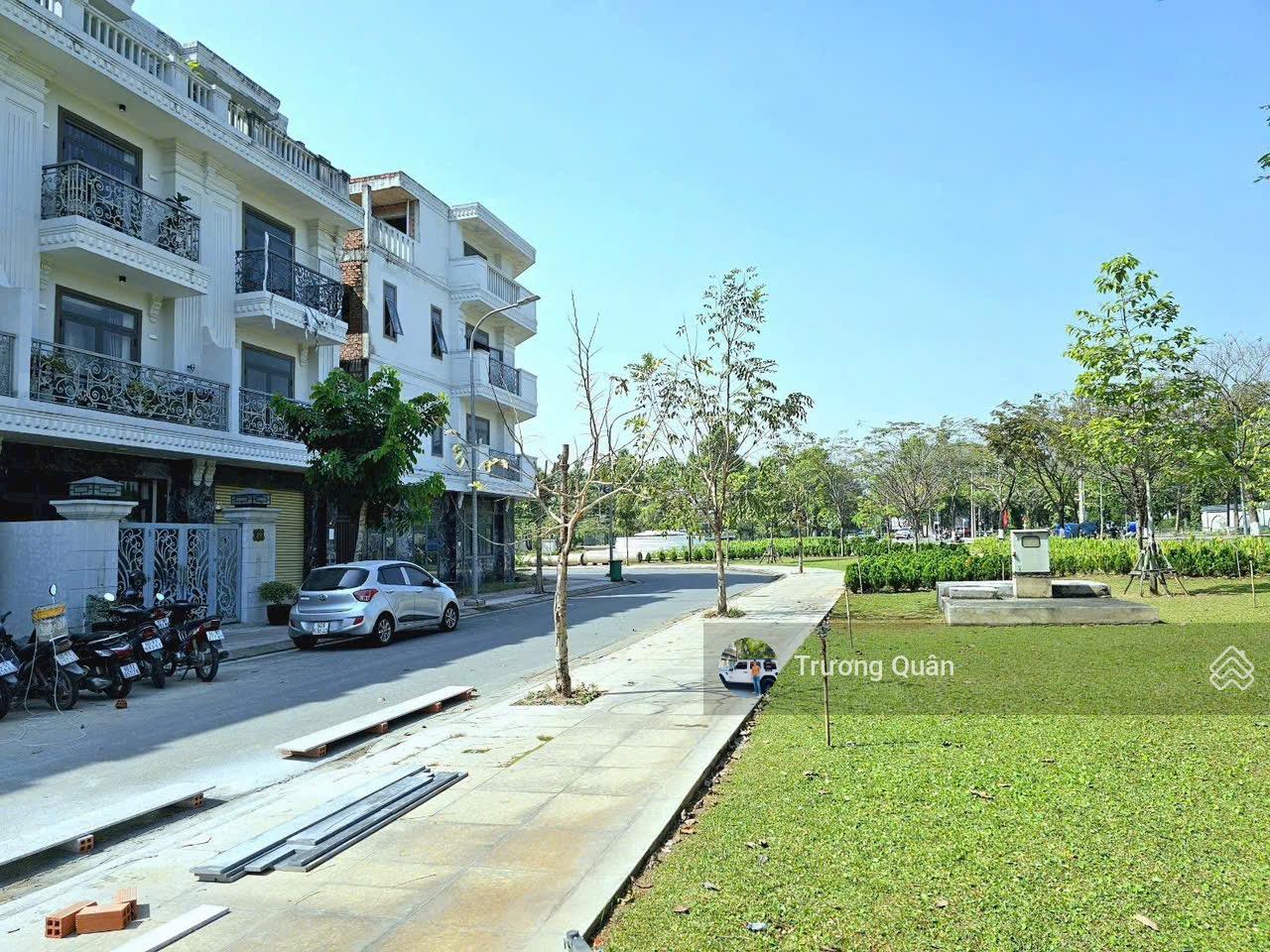 Bán nhà thô 1 trệt 3 lầu (có sổ) - KDC Bửu Long 3 - view công viên lớn