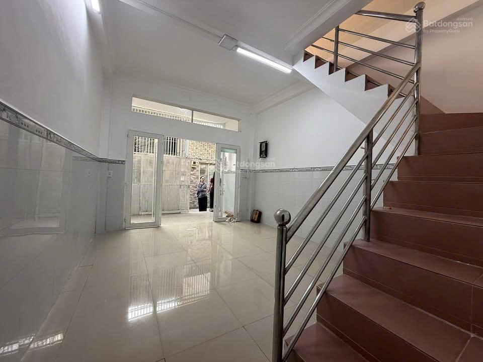 Nhà ngay UBND Phường Trường Thọ, giá 4,85tỷ