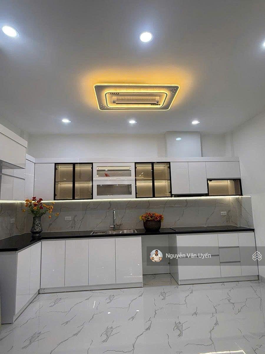 Hiếm. Nhà Đội Cấn, ngõ nông, sát phố, ô tô đỗ cạnh nhà, dân xây KCBT, sân xe, ở/kinh doanh, 43m2*5T