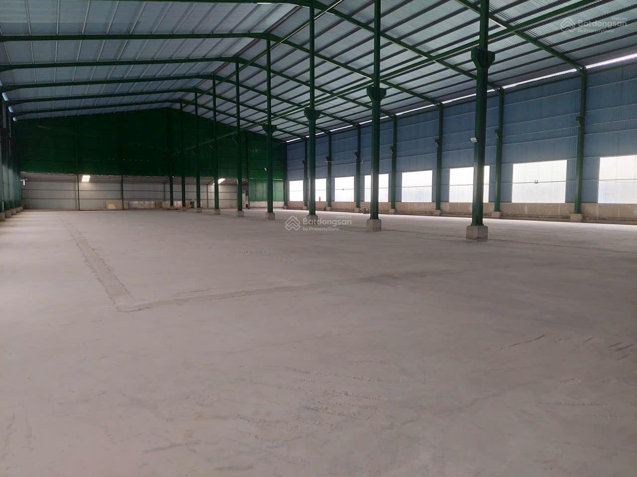 Cho thuê kho DT: 2000m2, mặt tiền QL1A Bến Lức, gần Bình Chánh, giá thuê: 65k/m2/tháng