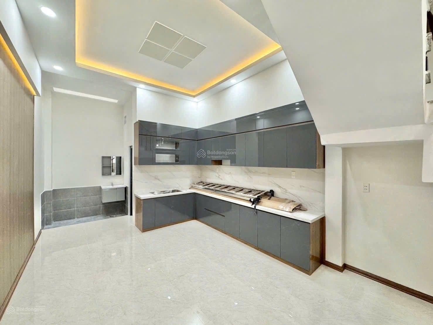 Nhà phố ngay Hội Trường Đông Hòa Dĩ An TP HCM