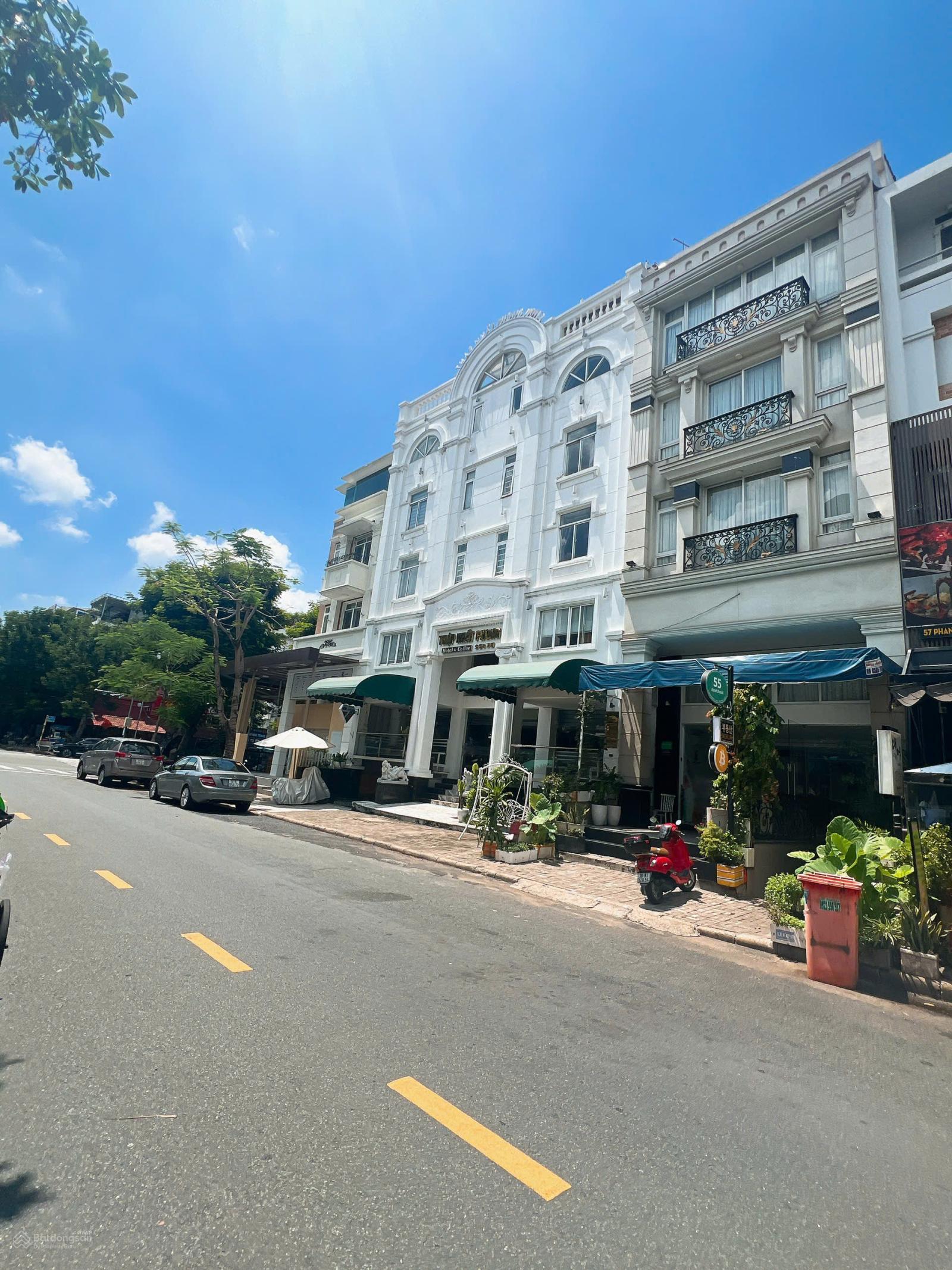 Bán gấp nhà phố khu Hưng Phước, Phú Mỹ Hưng, Quận 7, có thang máy, giá: 31,5 tỷ, SH. 0902 949 ***