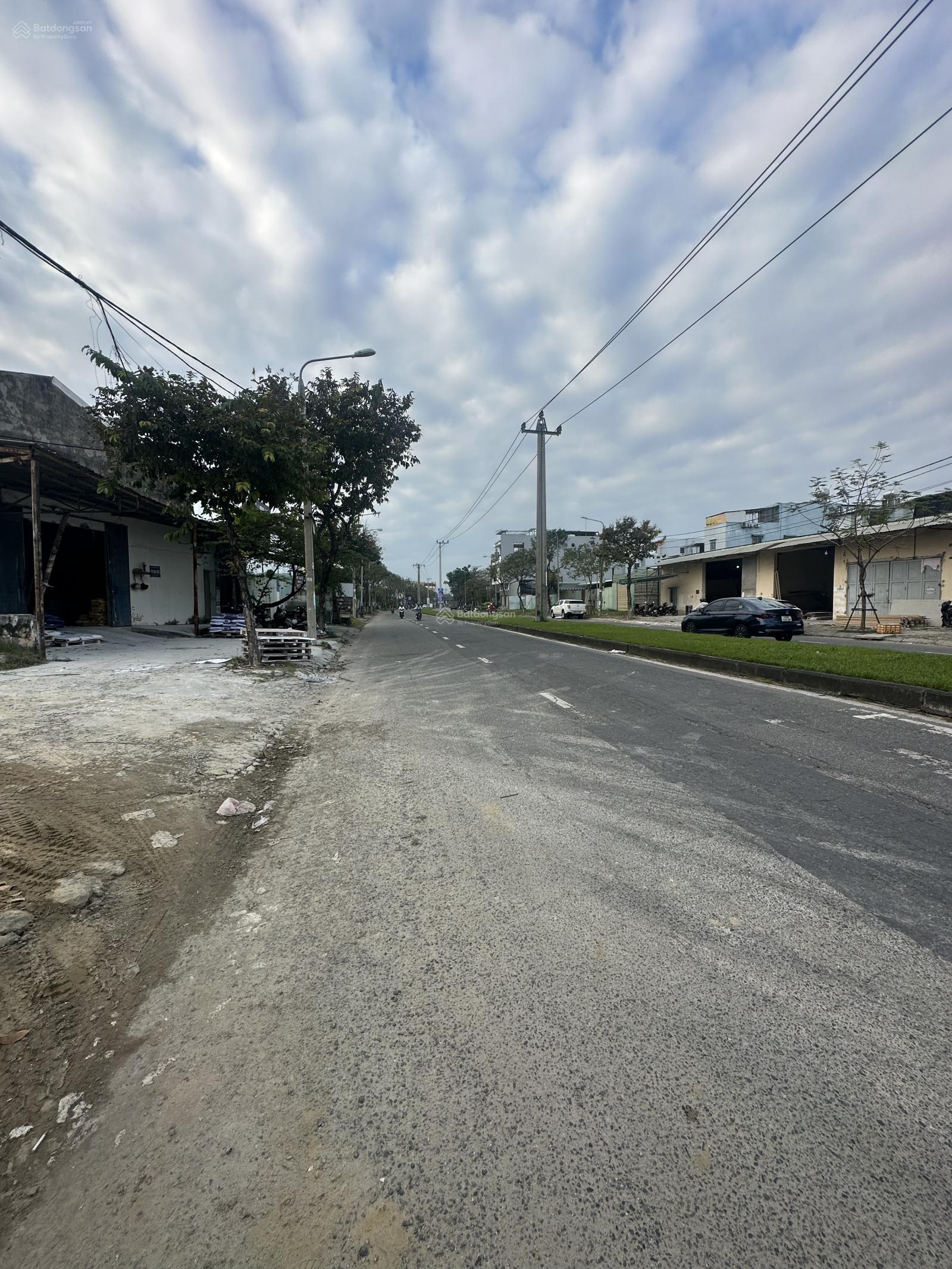 Hàng giá tốt, đường Đinh Liệt, sau lưng bến xe, diện tích 500m2 ngang 20m - Giá 25 tỷ