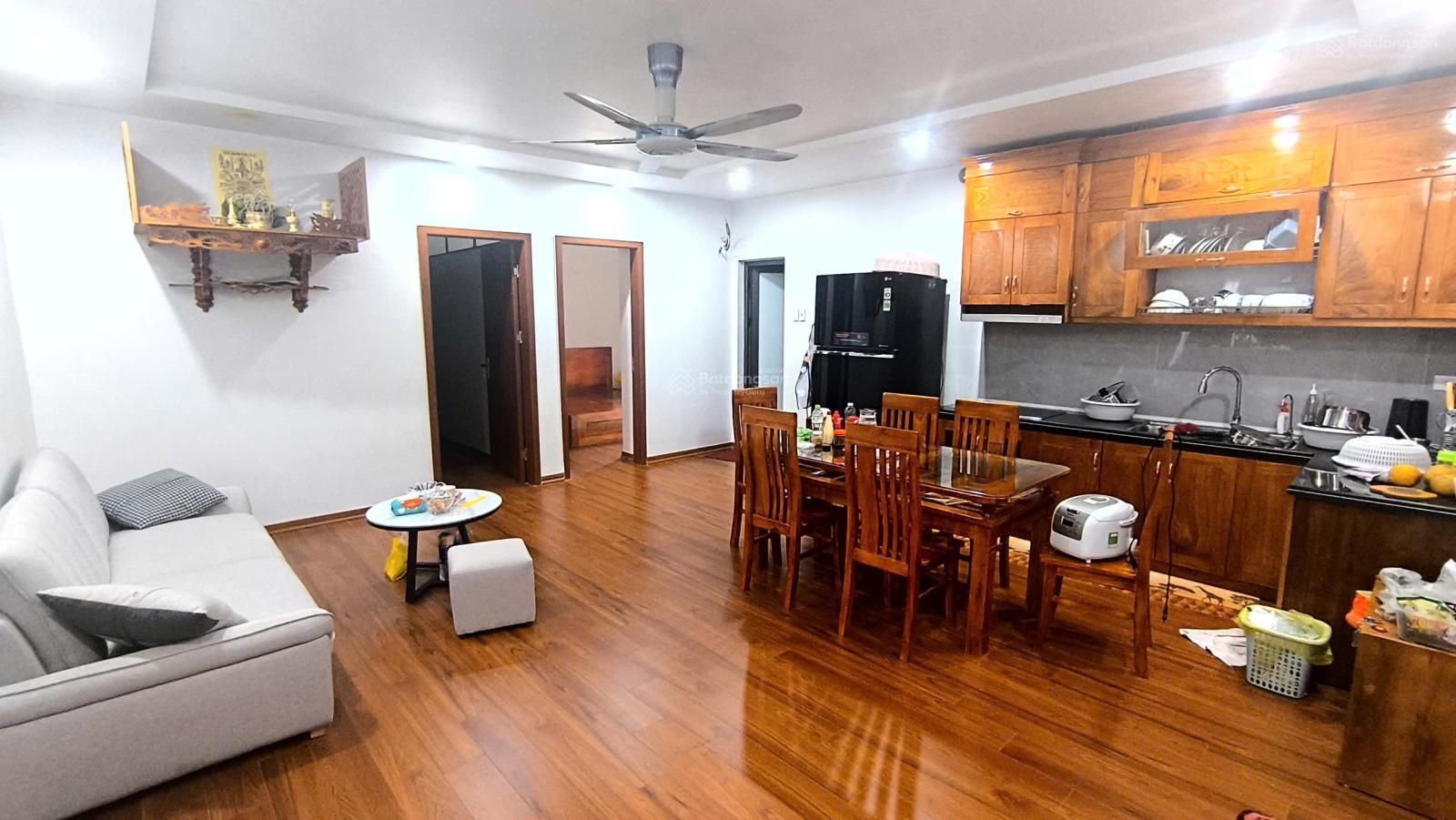 Cho thuê chung cư 8C Tạ Quang Bửu HBT, 68m2, 2 PN, 1 vệ sinh full đồ nhà mới 11 tr