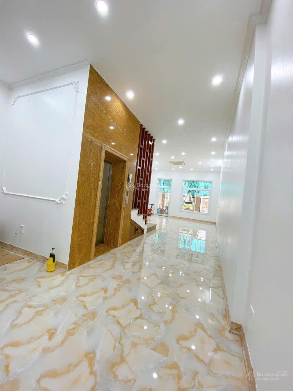 Cho thuê nhà liền kề KĐT Louis City Đại Mỗ. DT 105m2, 5 tầng, full đh, nl, thang máy, giá 45tr