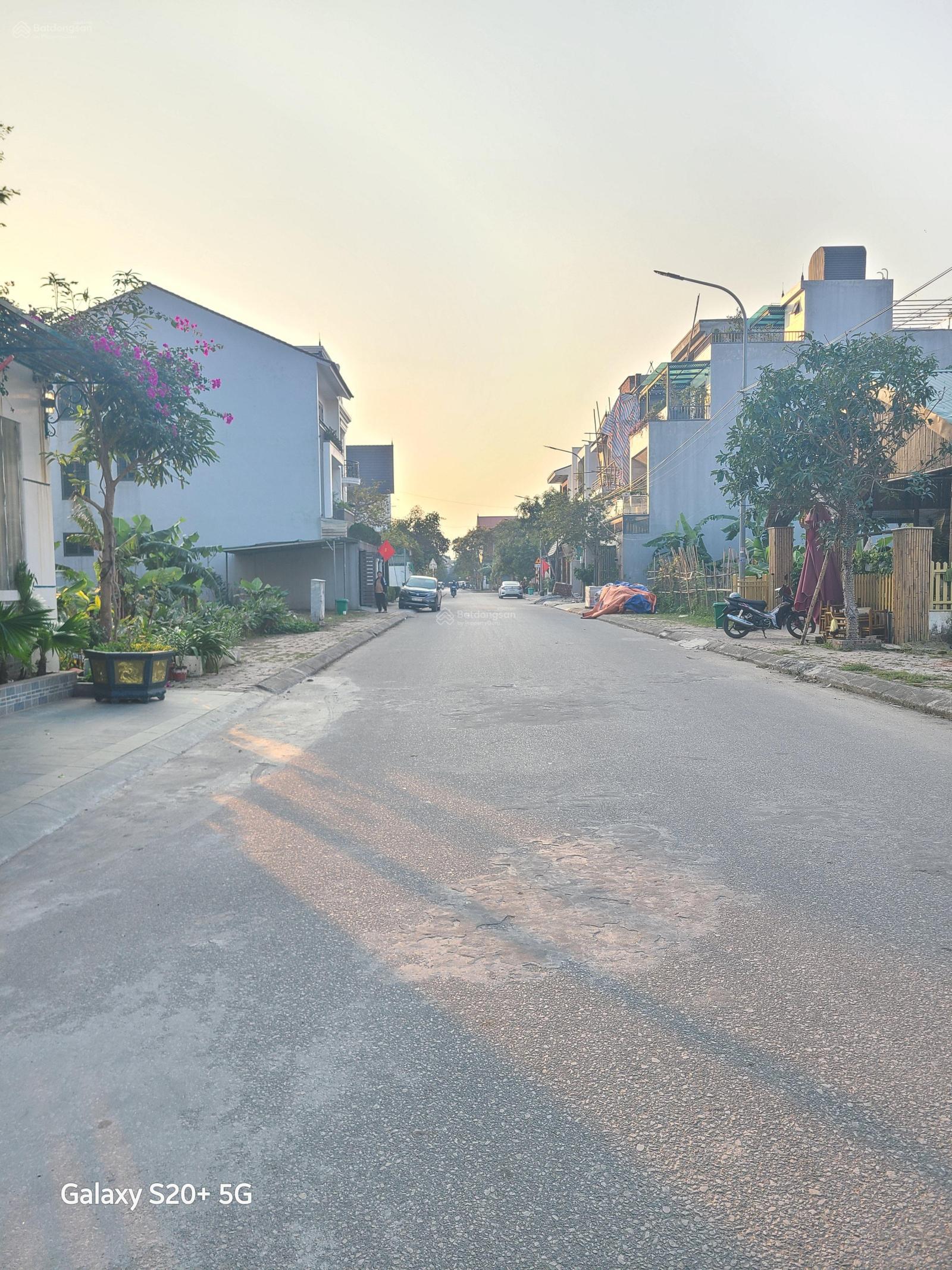 Bán đất mặt đường Tôn Quang Phiệt Quán Bàu cũ