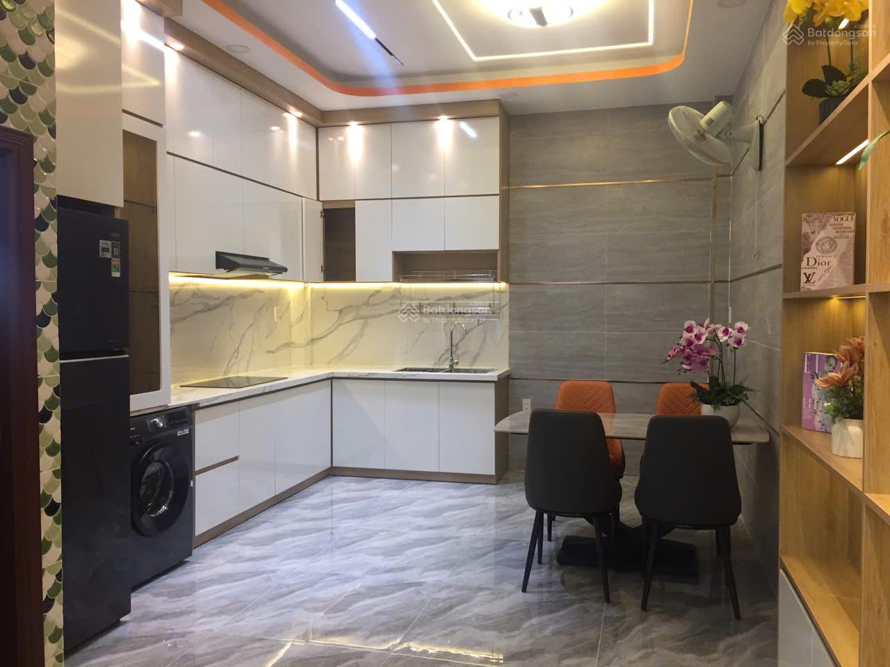 3 TẦNG 4X18, HẺM OTO 1/ NHÀ NHƯ MỚI, CHỢ PHẠM VĂN BẠCH 7.3 TỶ