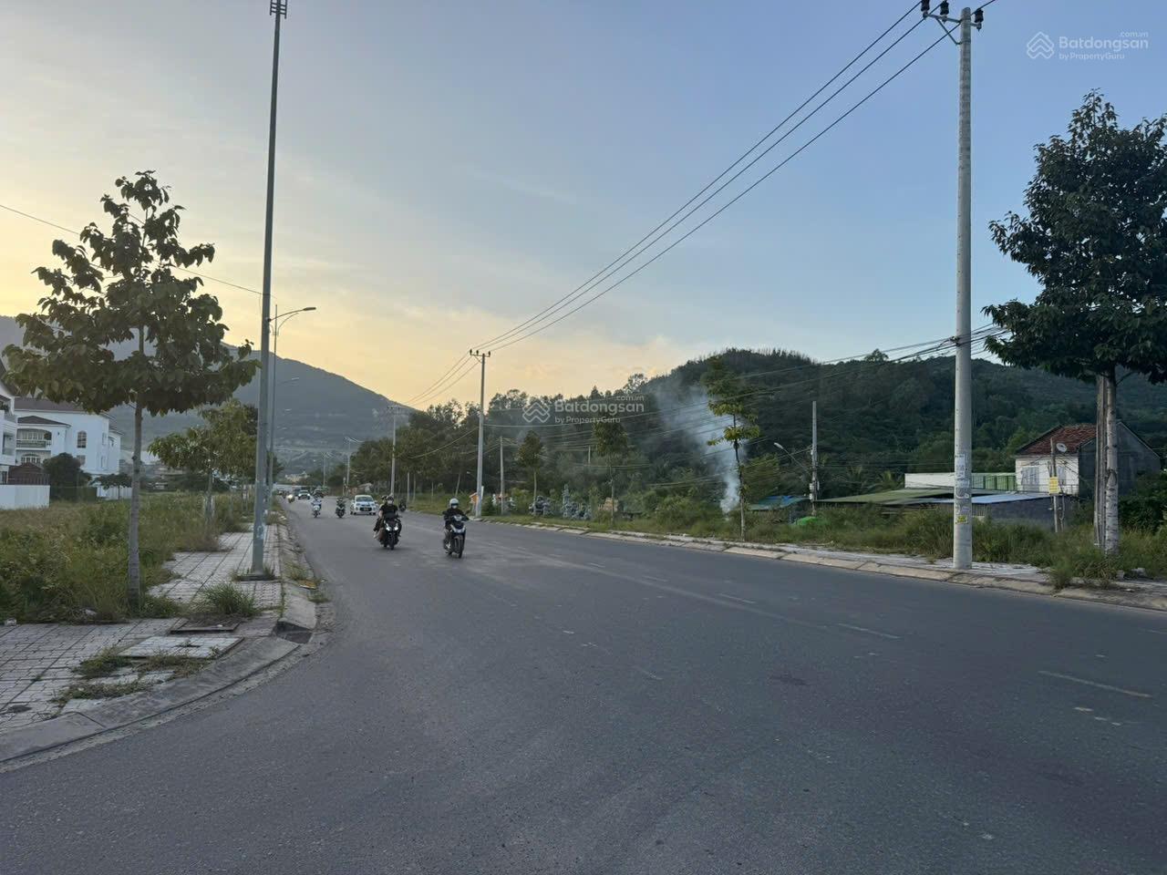 Lô góc mặt tiền đường Phong Châu- Dự án KĐT ven sông Tắc 230m2 giá chỉ 10tỷ 570tr có TL