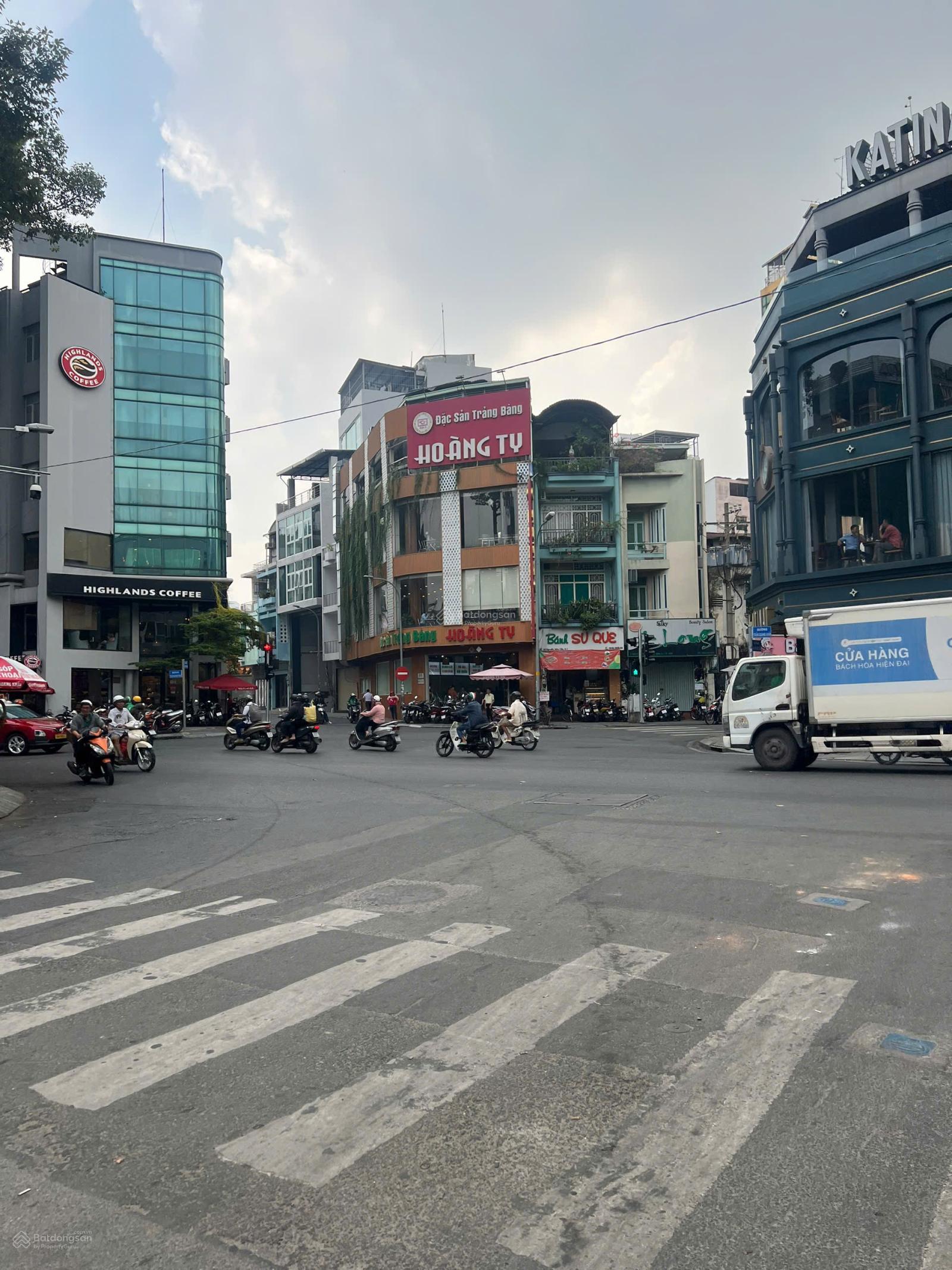 Hộ khẩu Q1, nhà đẹp 3 Tầng, hẻm xe hơi, gần mặt tiền Trần Khắc Chân, 58m2, 11.5 Tỷ