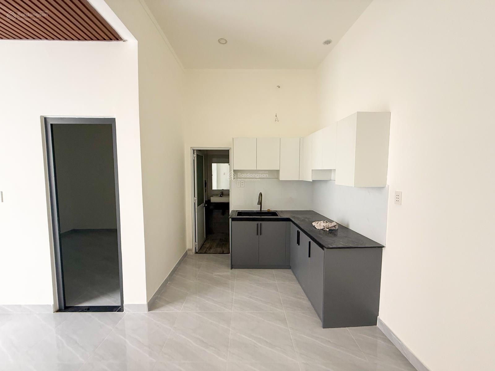 Bán nhà mới (DT: 60m2) sổ riêng thổ cư 100% gần chợ Bửu Hoà (P. Biên Hoà mới). Giá chỉ 1,680 tỷ