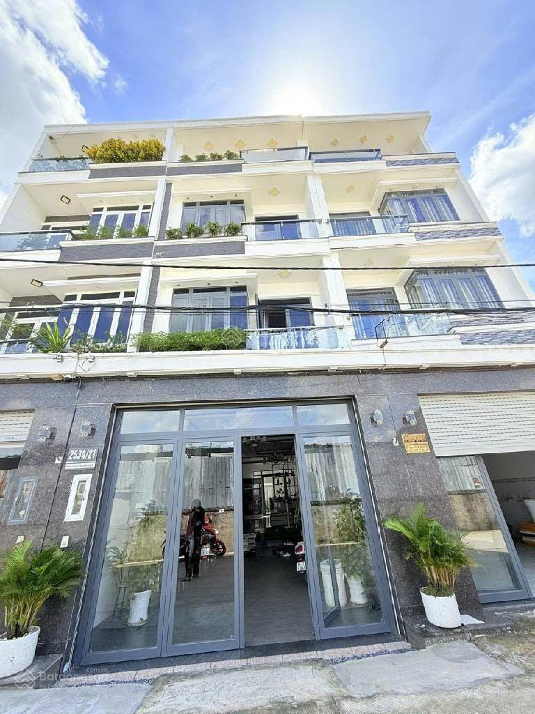 Nhà phố 4 tầng Huỳnh Tấn Phát Nhà Bè, DT 100m2, ngang 5m, gara ô tô, full nội thất