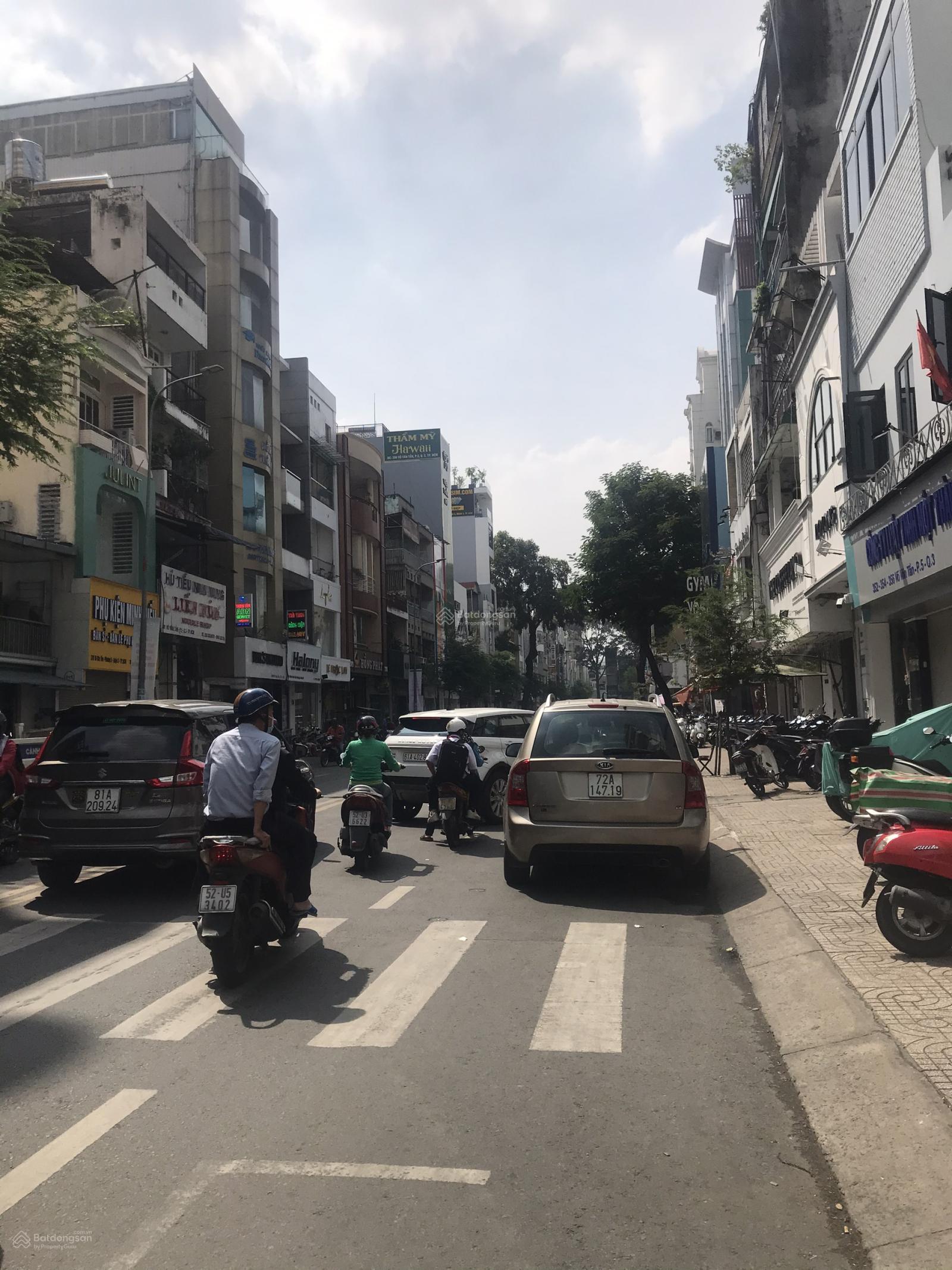 Chỉ 13.2 tỷ sở hữu ngay nhà 4 tầng ngay mặt tiền đường Nguyễn Trong Tuyển Quận Phú Nhuận