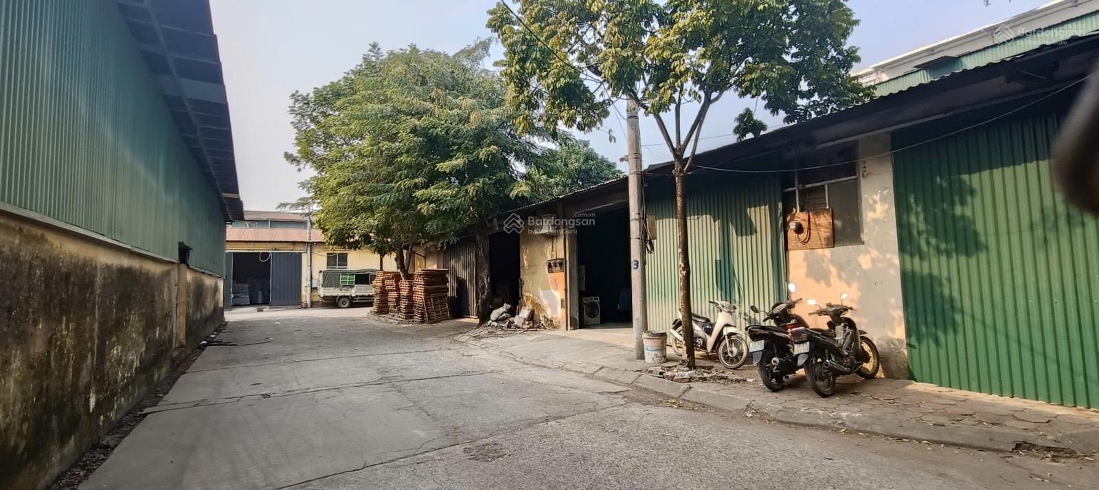 Cho thuê kho xưởng Cầu Diễn (ngay chân cầu), DT 142m2 MT 6m, điện 3fa, VAT, xe công đỗ cửa, 110k/m Cho thuê kho xưởng Cầu Diễn (ngay chân cầu), DT 142m2 MT 6m, điện 3fa, VAT, xe công đỗ cửa, 110k/m