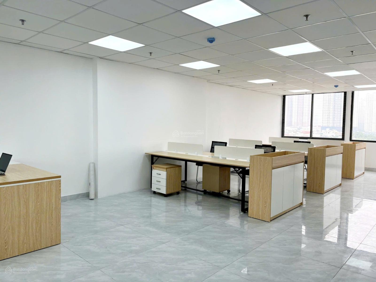HOÀNG CẦU 30m² | 4.4 TRIỆU MẶT ĐƯỜNG, GIỜ GIẤC LINH HOẠT