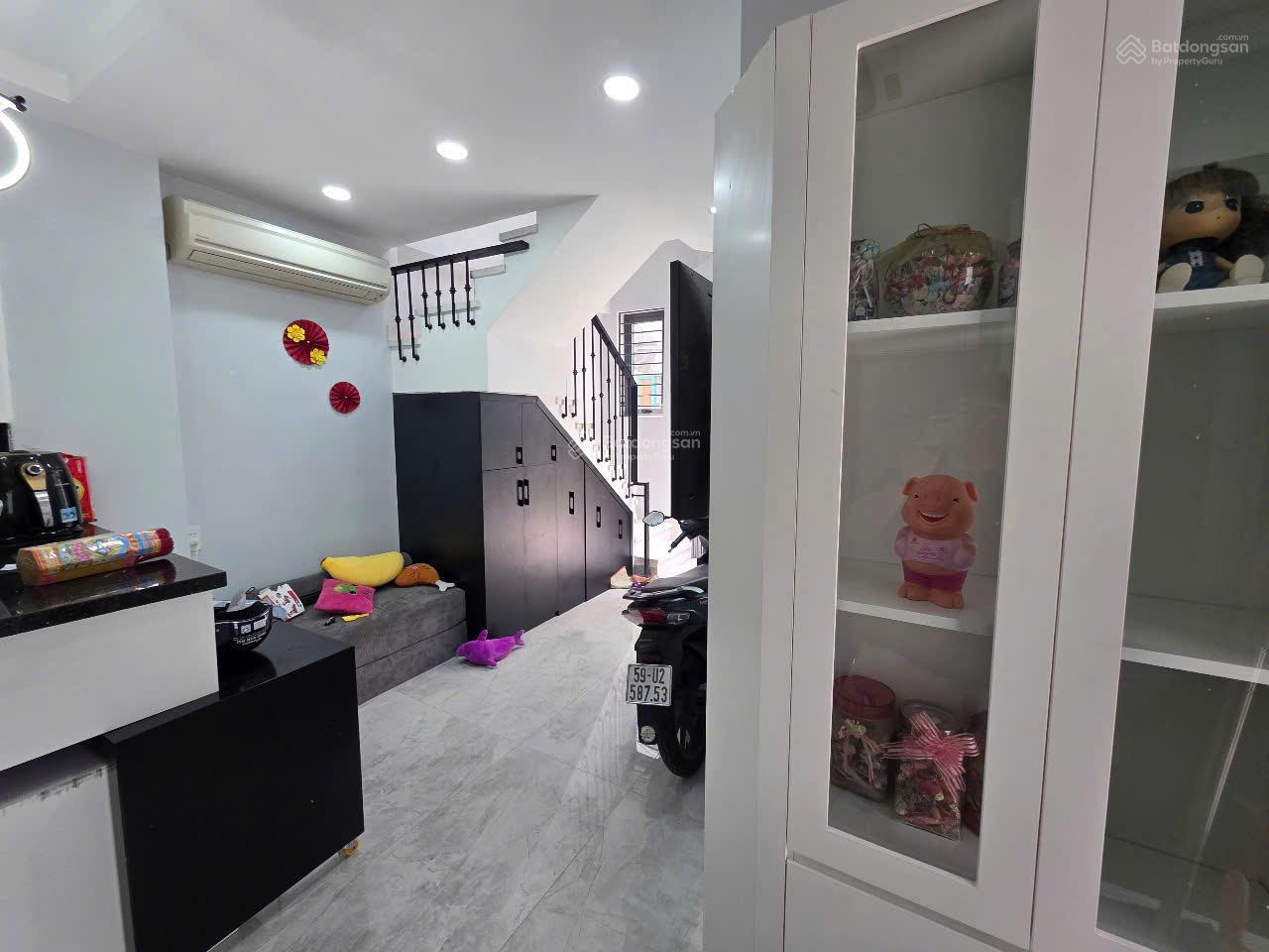 Hẻm Xe Hơi Nguyễn Thiện Thuật. ( 3.2m x 9m, nở hậu ). 5 Tầng BTCT. Giá 7.5 Tỷ TL