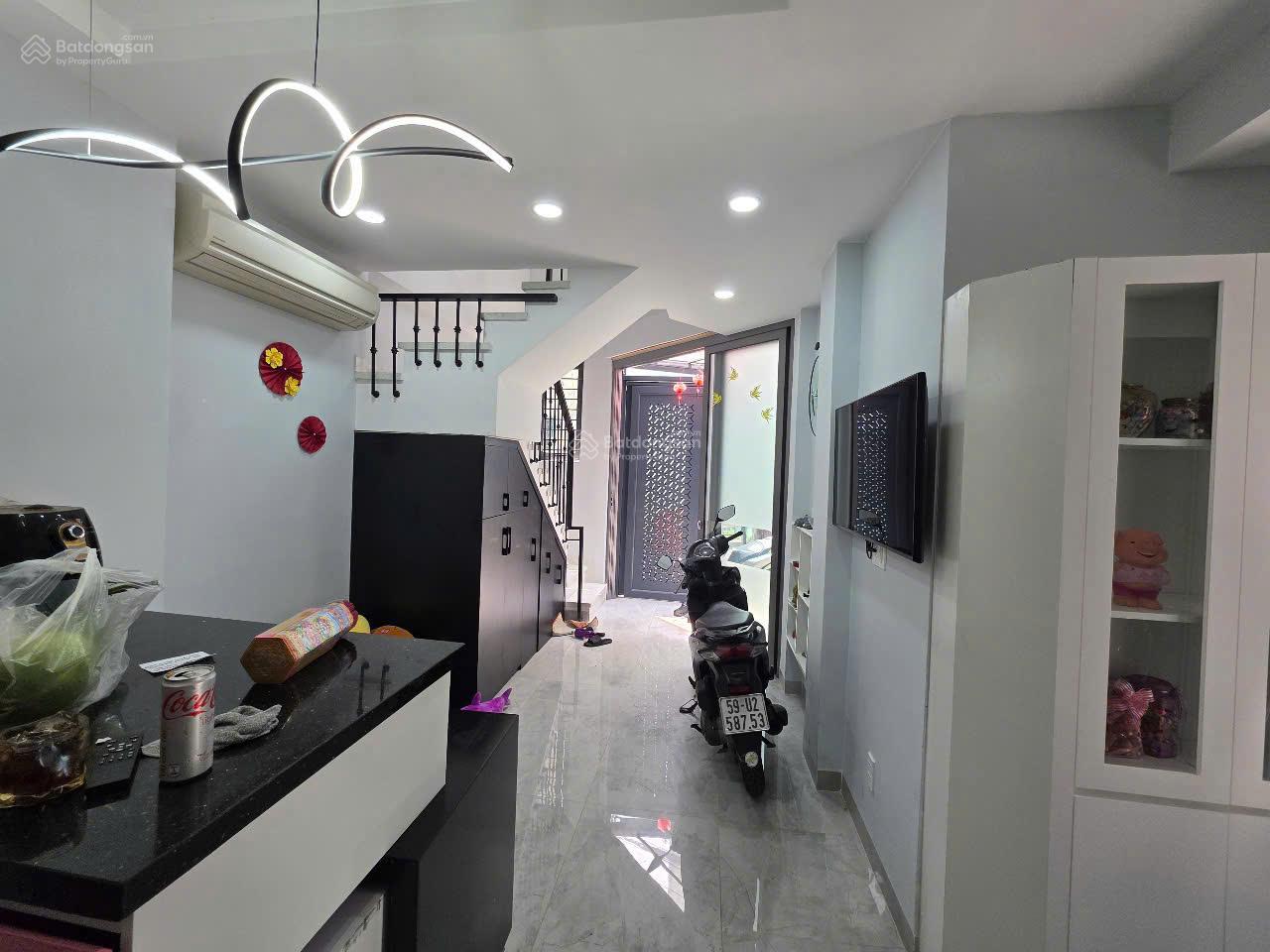 Hẻm Xe Hơi Nguyễn Thiện Thuật. ( 3.2m x 9m, nở hậu ). 5 Tầng BTCT. Giá 7.5 Tỷ TL