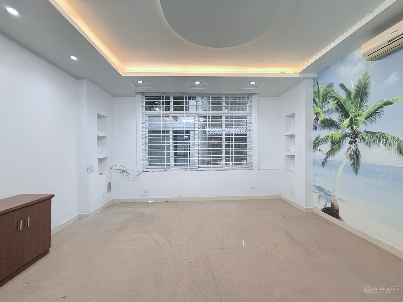 Cho thuê nhà Trần Quốc Hoàn, 55m2, 5 tầng, MT 5m, VP, KD, ở gđ, 20Tr