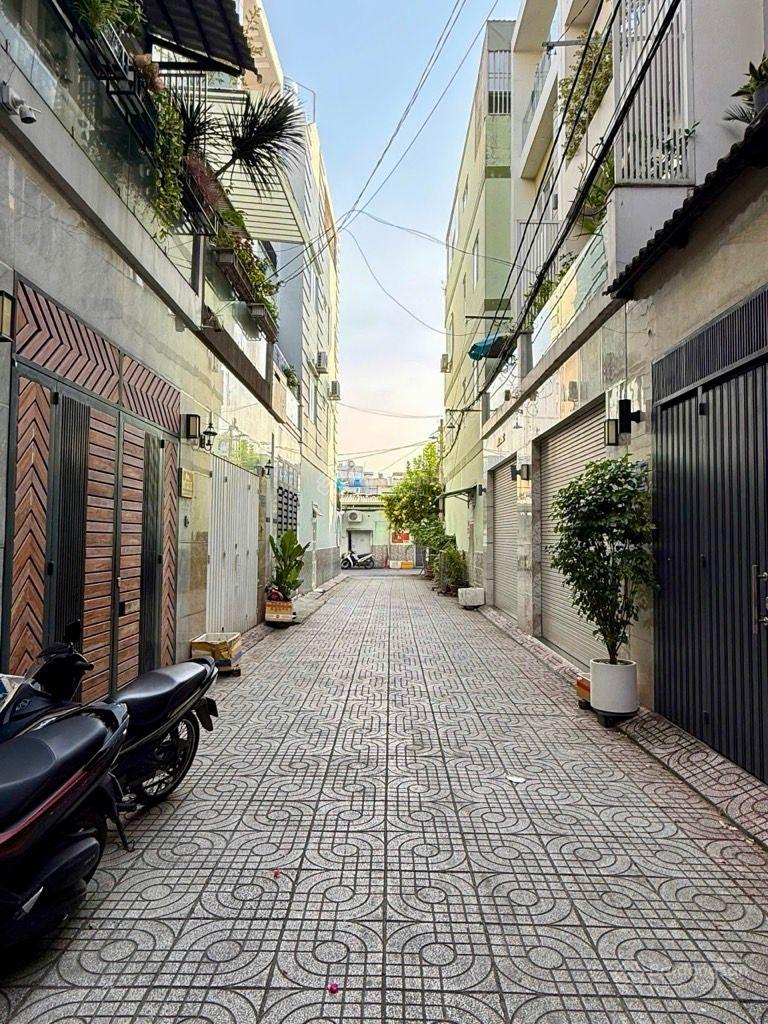 Gấp bán!Siêu phẩm 5tầng-Xe hơi tận cửa-KDC ổn định-An ninh-4PN-Ngay CVLàng Hoa-Lottemart-0902 837 ***