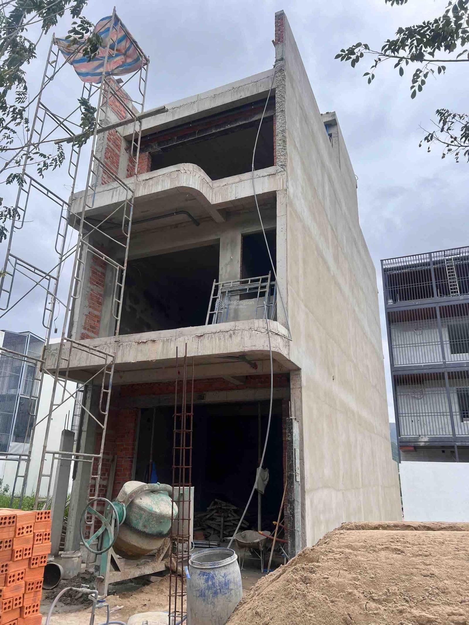 Bán nhà thô gói 5 KĐT Mỹ Gia hướng Đông, đường thông số 88, giá 7.1 tỷ bao hết, lô sạch đẹp