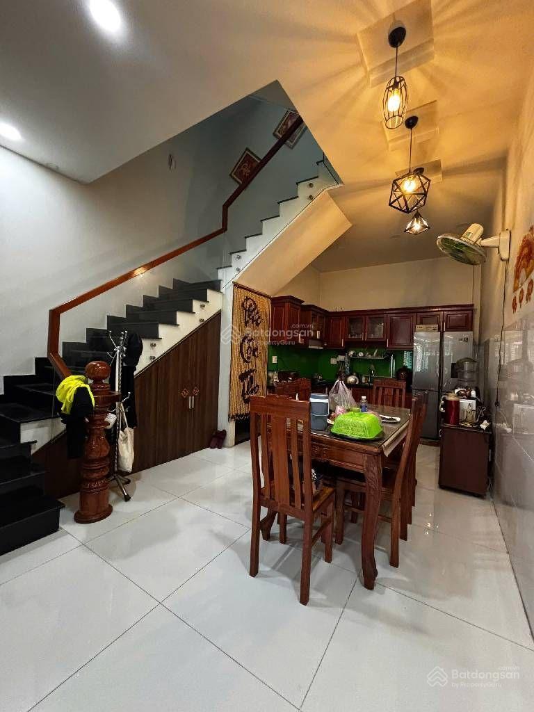 7 tỷ 700 thương lượng, nhà 3 tầng, sân thượng, đường 5 mét thông, diện tích : 5,7 x 17 .( 96,6 m2)